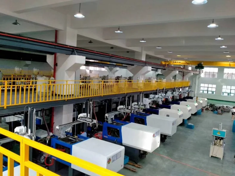 Bagasse molding workshop — heavy-duty hydraulic presses forming molded pulp containers